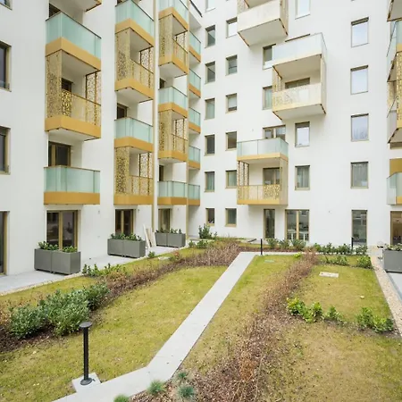 Comfort Court - Free Parking, Balcony Apartamento